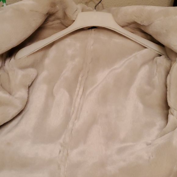 Coat - Picture 6 of 15